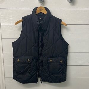 Black zip up puffy vest